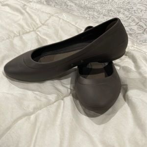 Women’s Crocs size 8. Brown flats